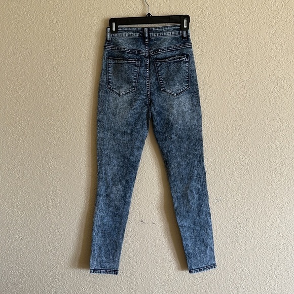 Forever 21 Size 24 Jeans Acid Washed Skinny Distressed - Picture 3 of 3